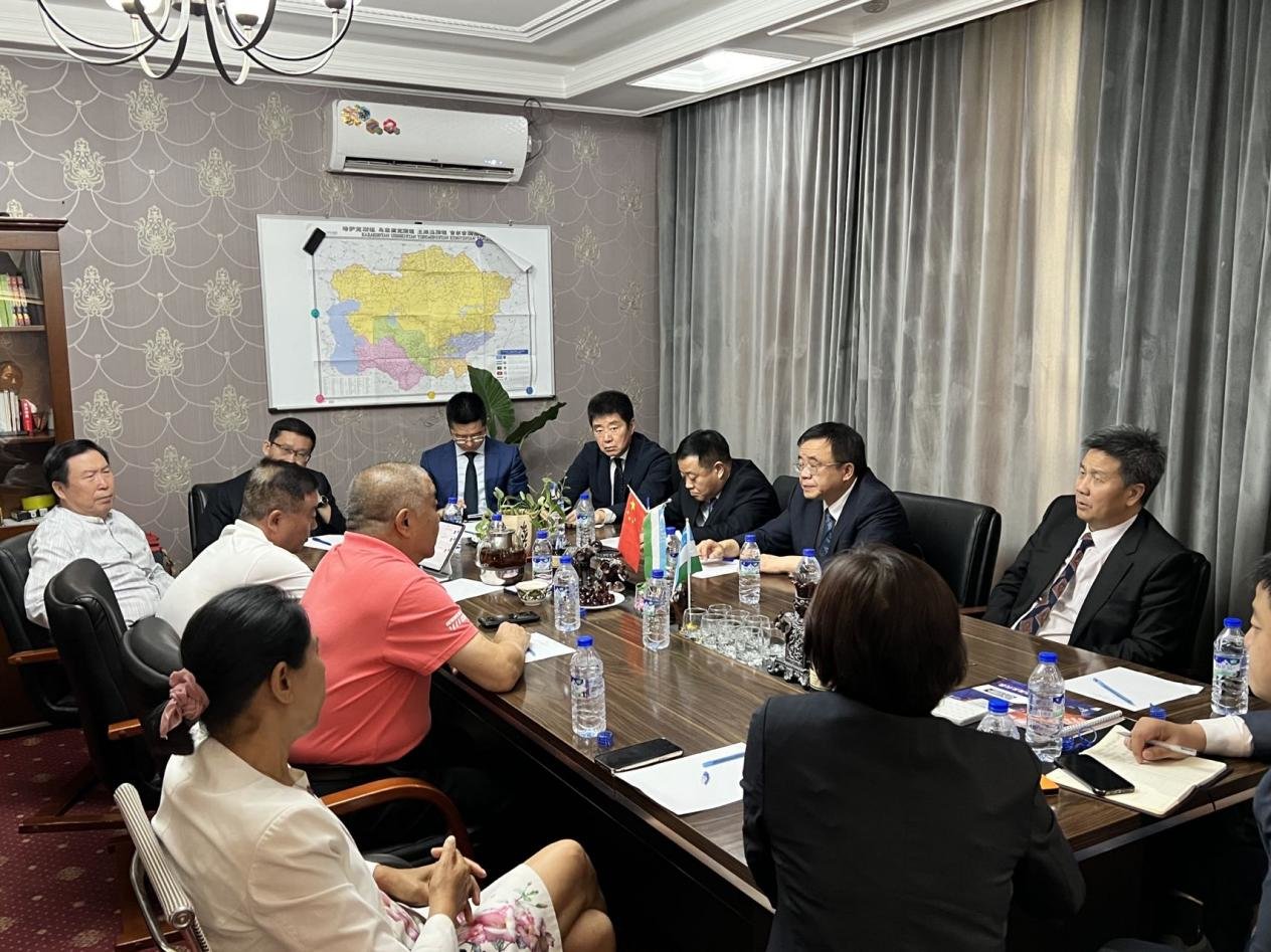 首届中亚―欧盟峰会在乌撒马尔罕市举行