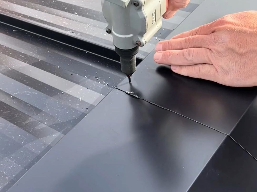 精工钢构获得实用新型专利授权:“一种TPO屋面融合板屋脊盖片”