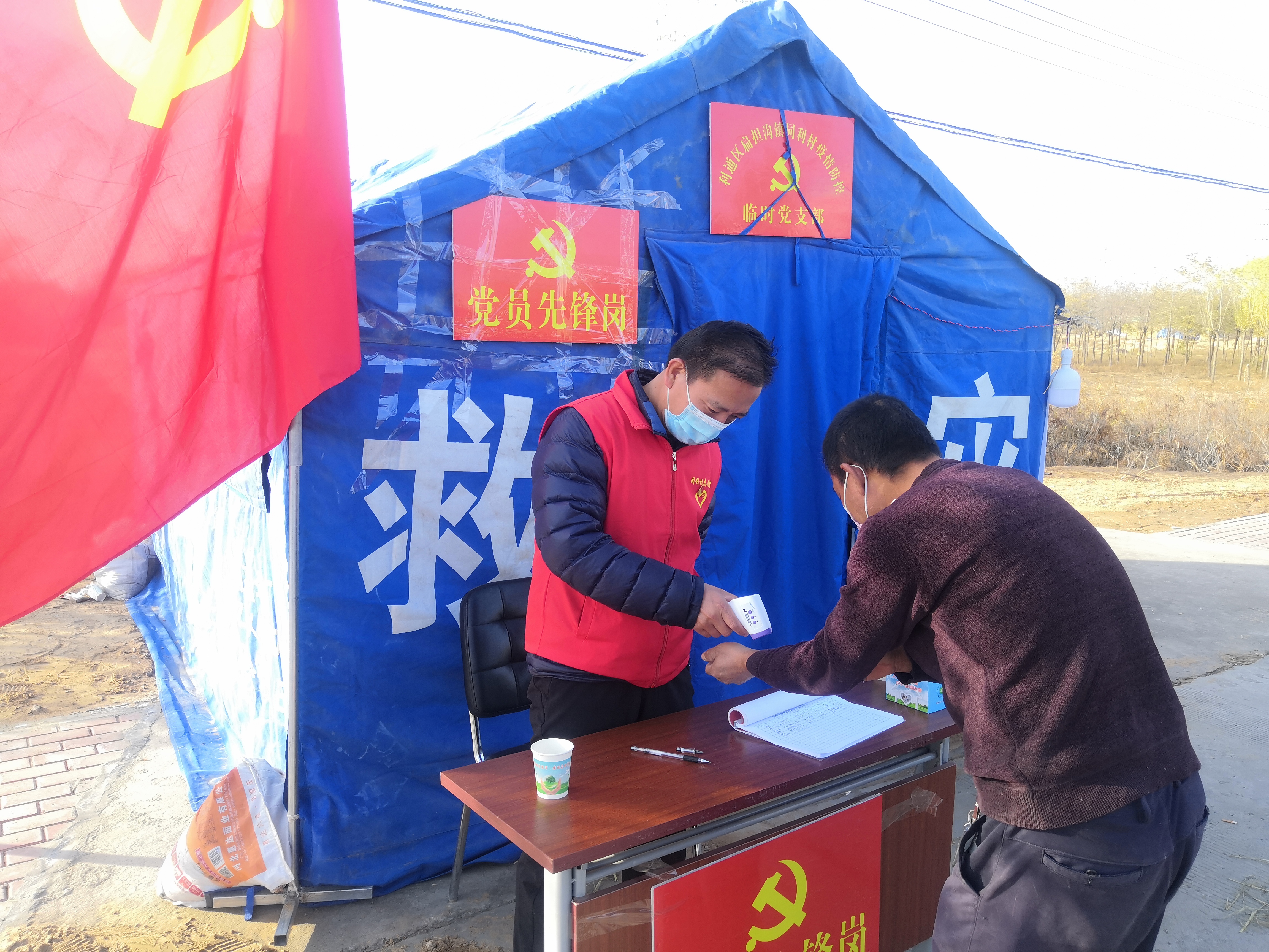 驻利比里亚大使尹承武赴邦州调研邦矿项目部分驻利中资企业