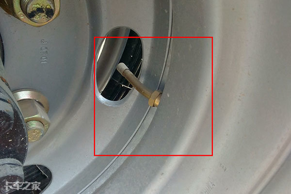 日上集团获得实用新型专利授权：“一种气门嘴多功能测量装置”