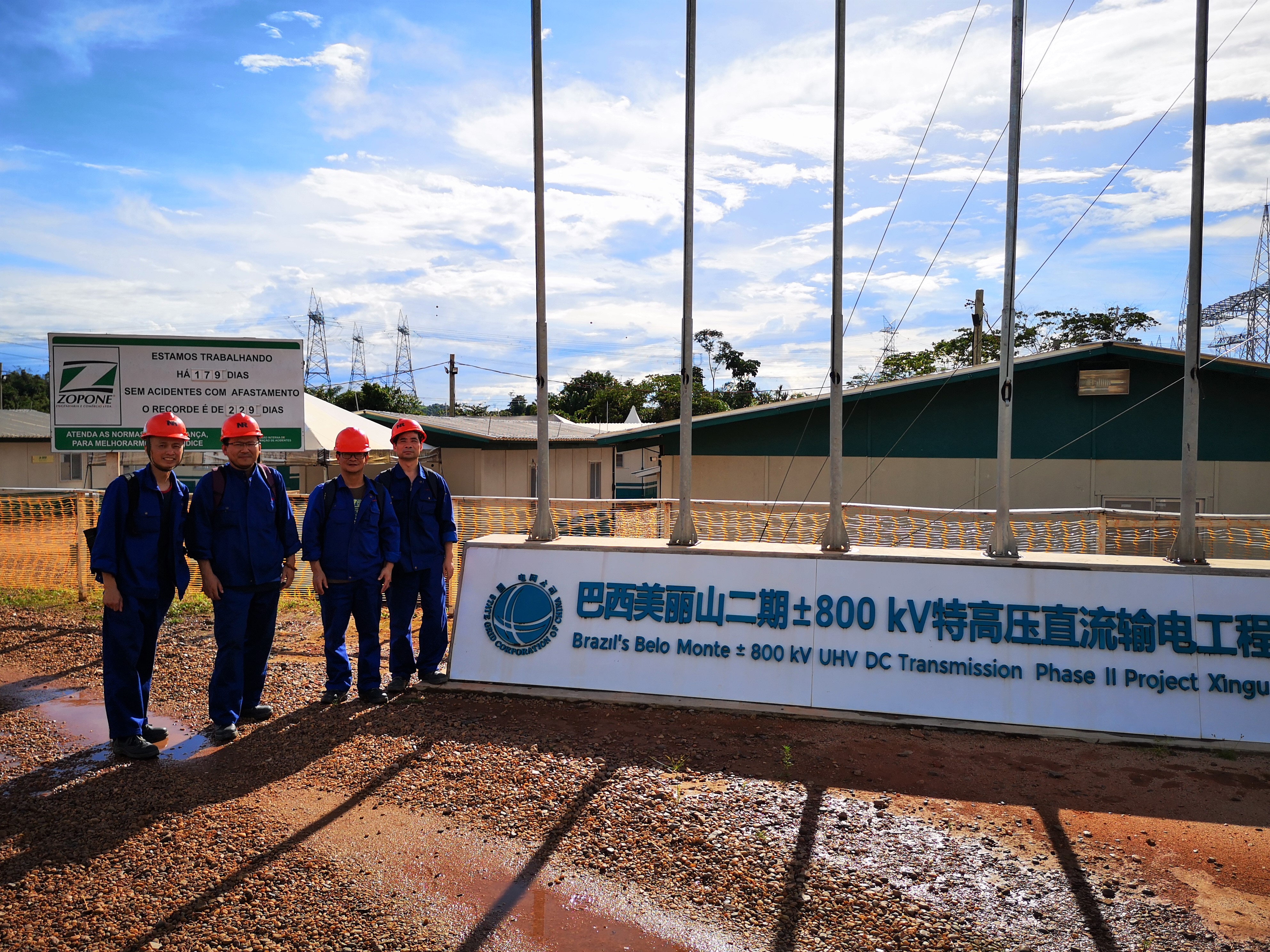 长飞光纤获得发明专利授权:“一种全干高速二套水平紧压牵引装置”