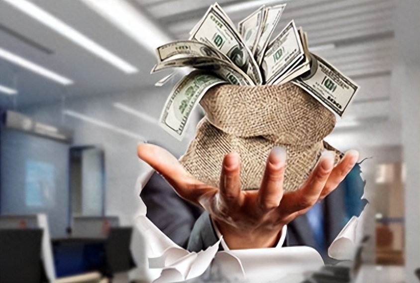 “疯狂”的黄金:国际金价突破3000美元 公募基金再提示“追高风险”