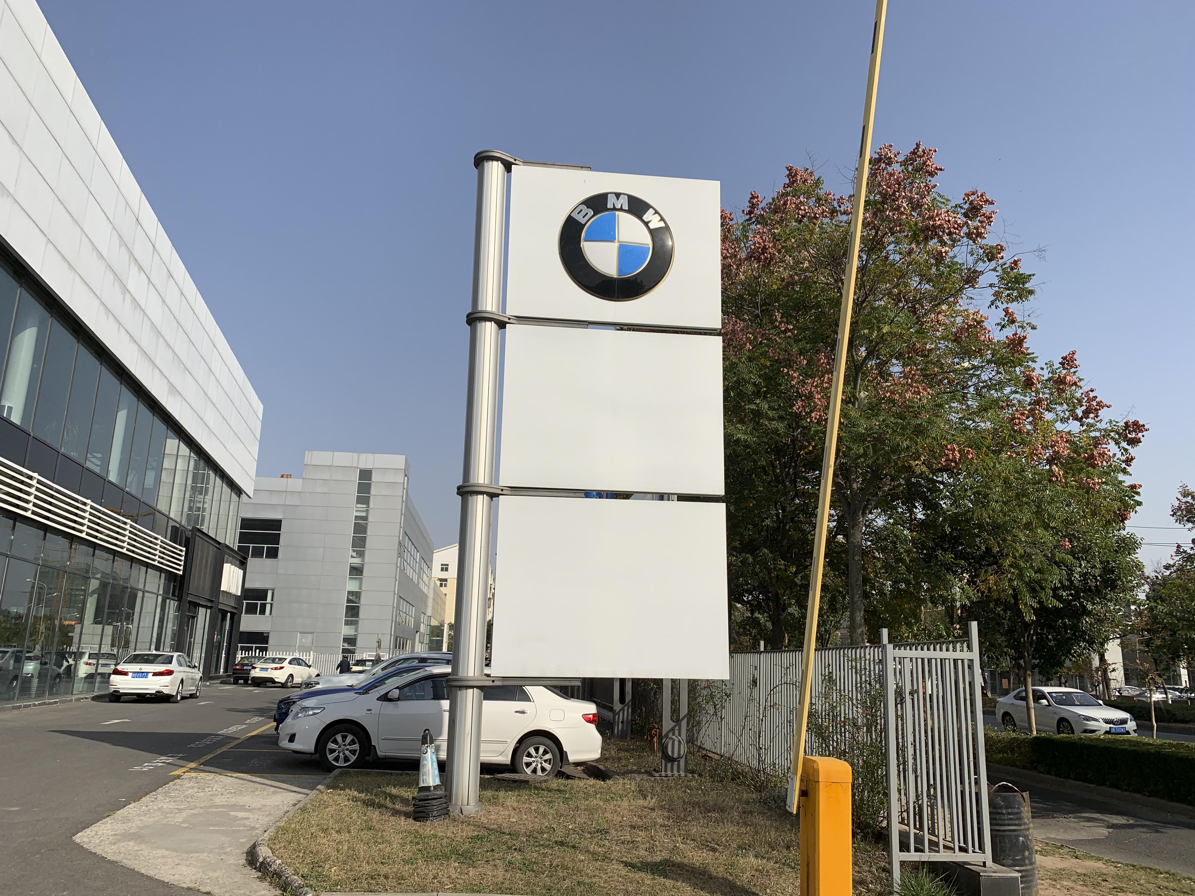 永杰新材：公司目前主要生产1系、3系、4系、5系、6系、8系铝合金板带箔