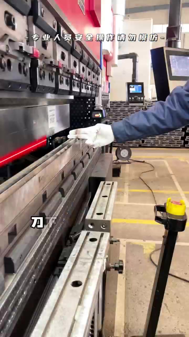 星云股份获得发明专利授权：“一种自动折弯装置”