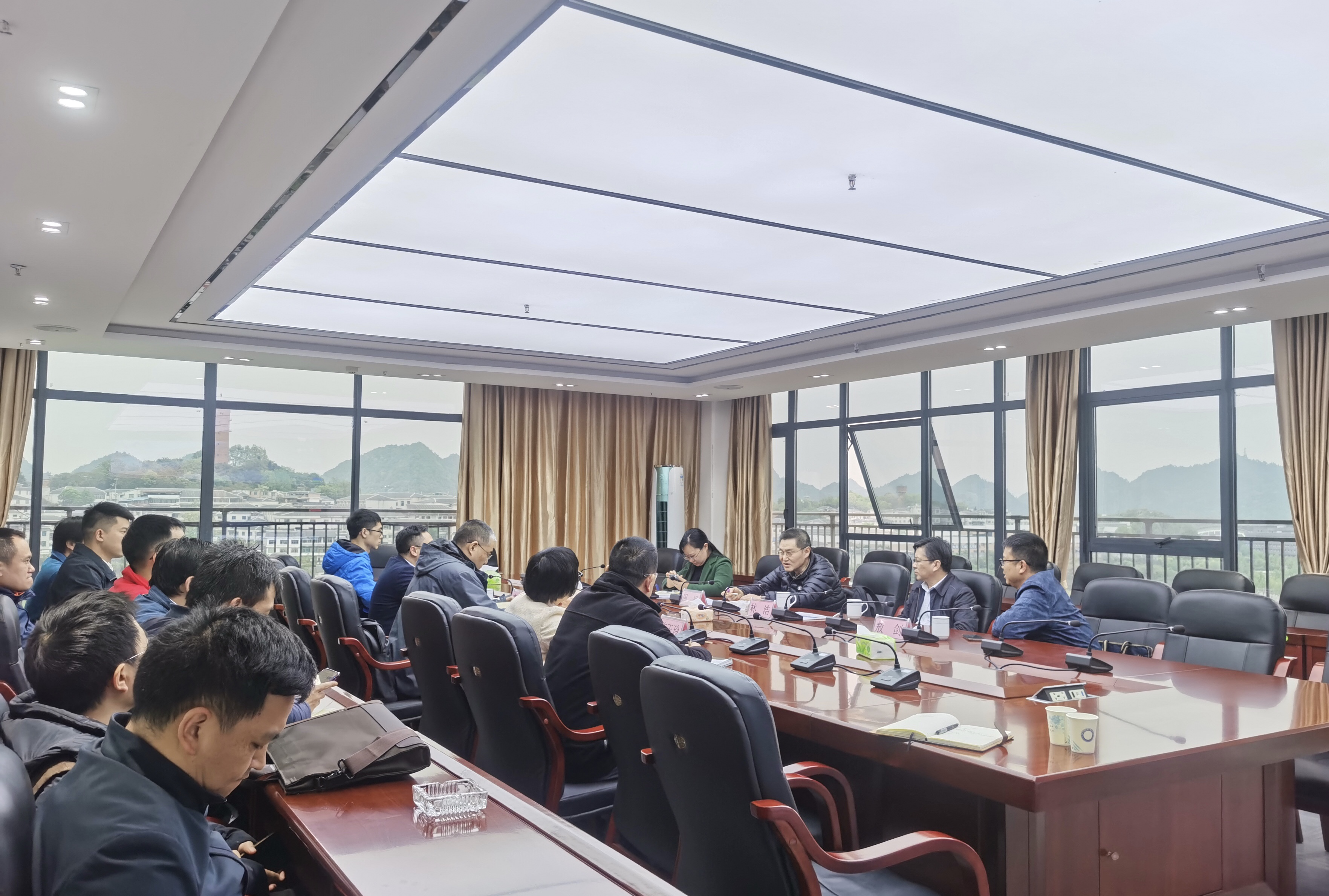 吕瑞浩公参调研中国路桥驻埃塞代表处