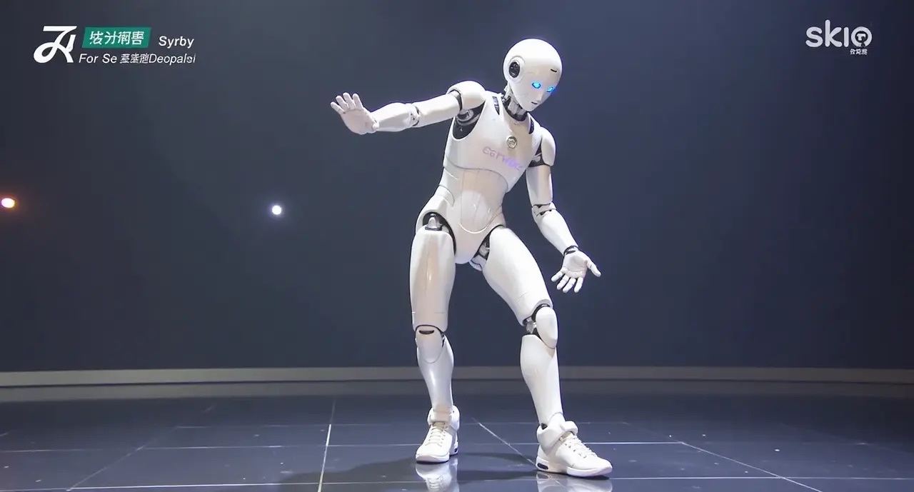 国产人形机器人走上全球最长猫道