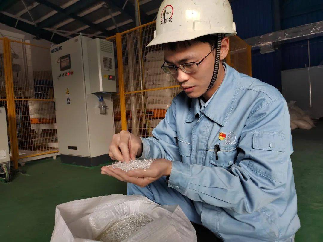 中国石化获得实用新型专利授权：“自动化油管输送机免吊车平移装置”