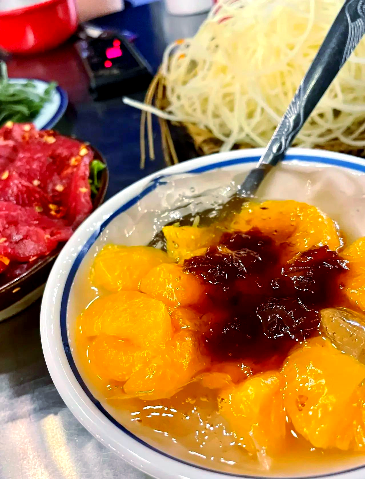 打造沉浸式火锅体验 湊湊联名米菲以期实现营收倍数级增长