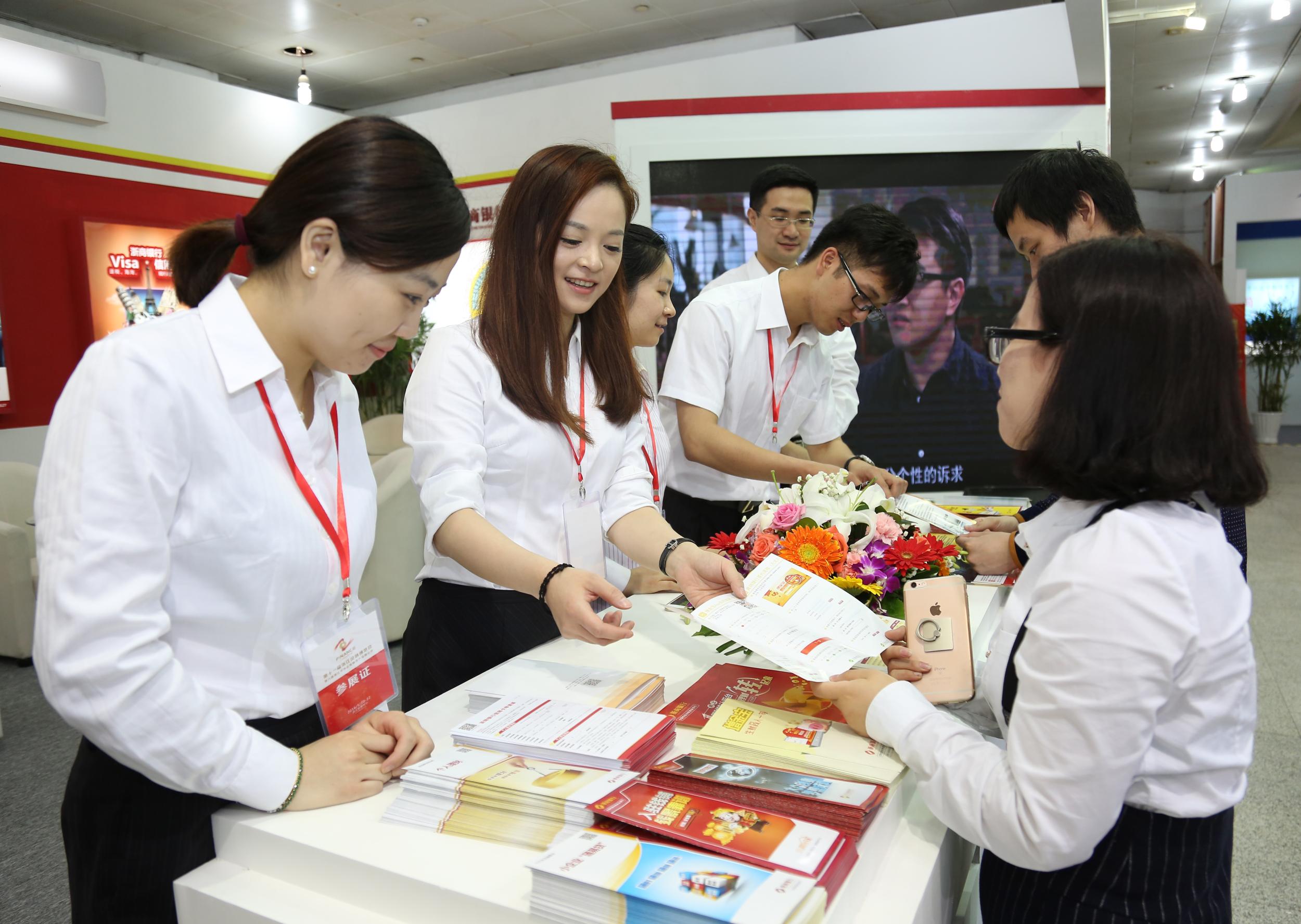 新版安责险实施办法发布；陈海强任浙商银行党委副书记丨金融早参