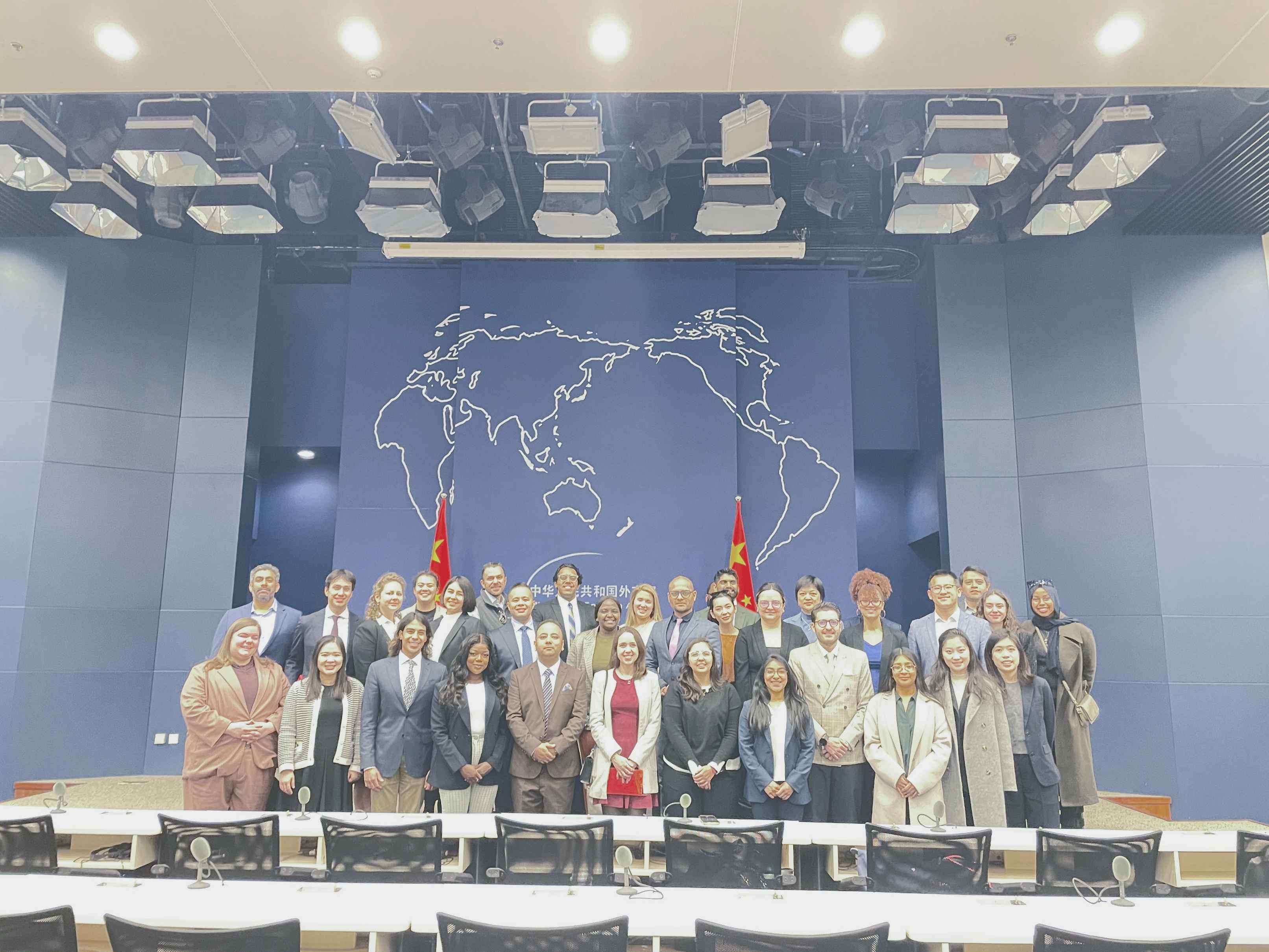 李强会见河野洋平率领的日本国际贸易促进协会访华团