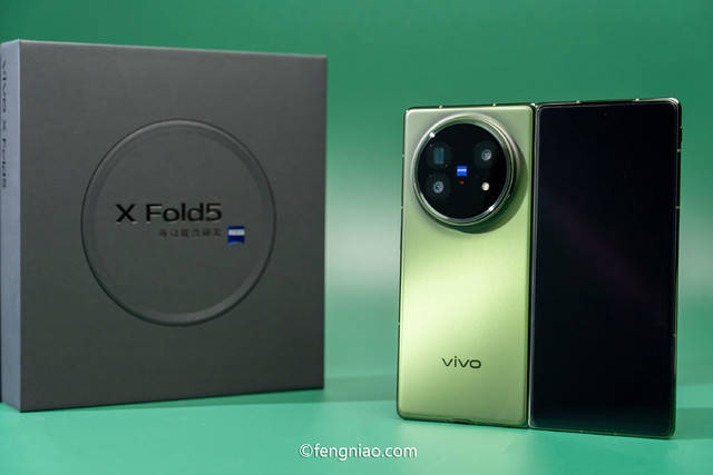 vivo发布新一代折叠旗舰X Fold5 以轻薄与创新重塑折叠屏体验