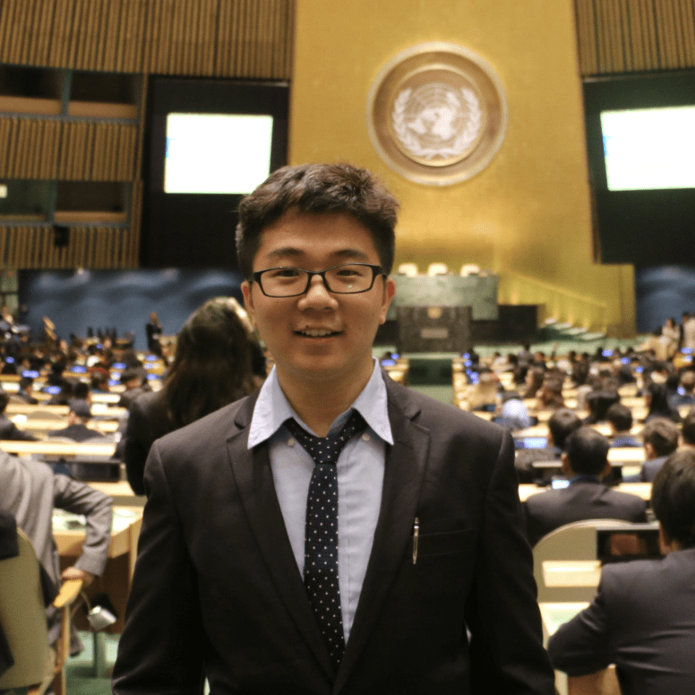 驻新西兰使馆青年外交官赴惠灵顿斯科茨高中讲经济课