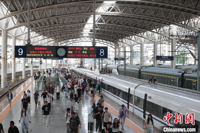 端午假期铁路运输今日启动 预计发送旅客8050万人次