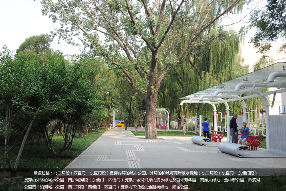 尼媒评首都内环路缺少公厕带来不便