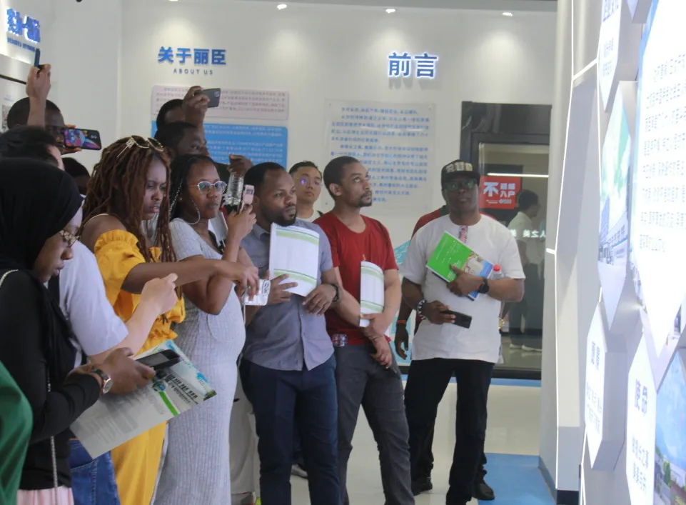 丽臣实业：截止2025年6月30日股东人数为14,412