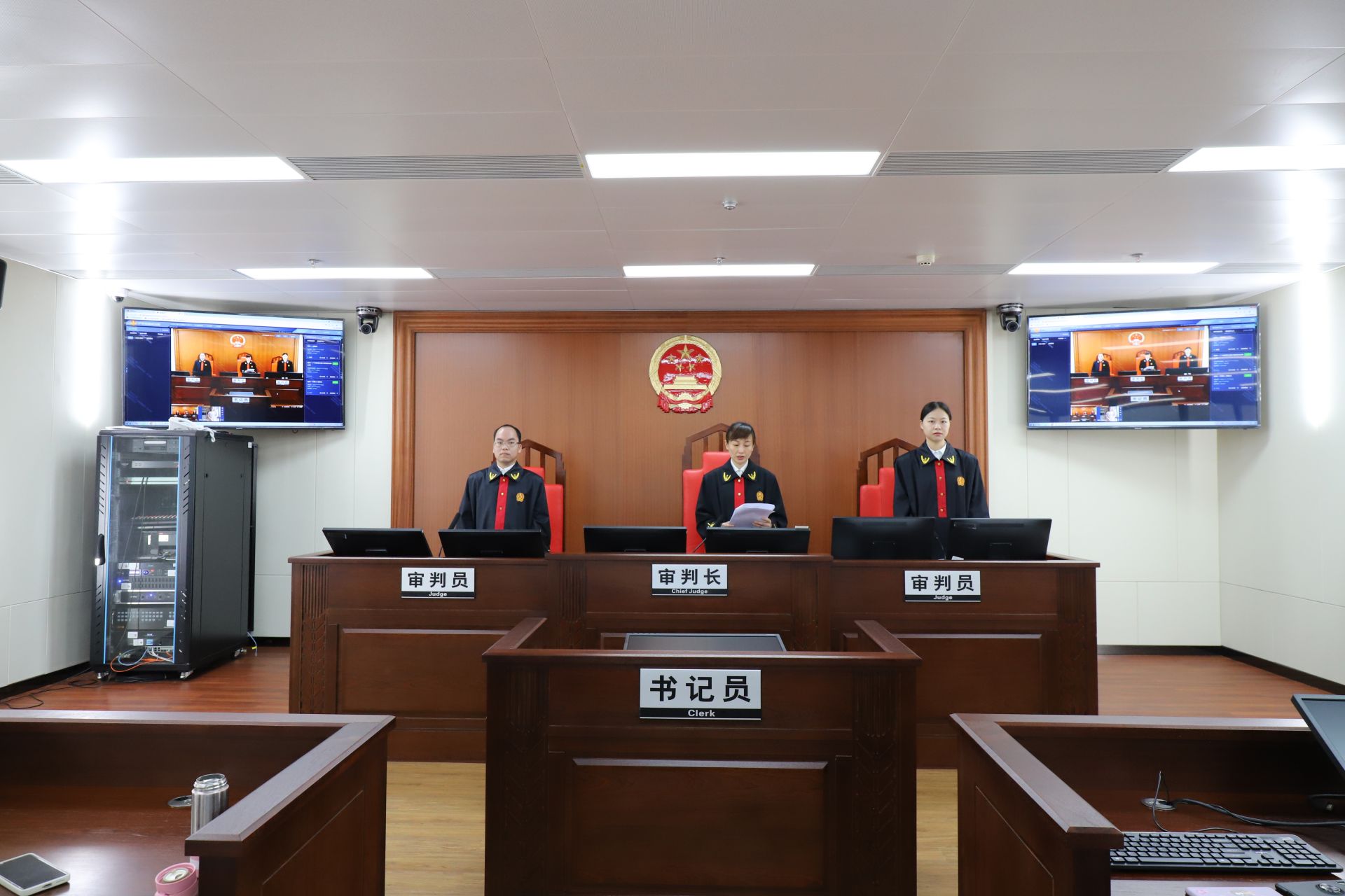 【企业动态】华塑科技新增1件判决结果，涉及买卖合同纠纷