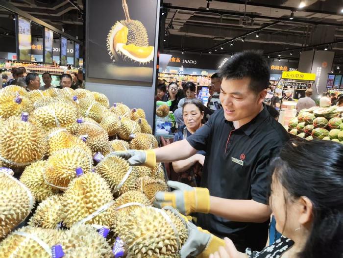 永辉超市上半年亏损加剧，叶国富加速门店调改：短期阵痛能换长期利好？