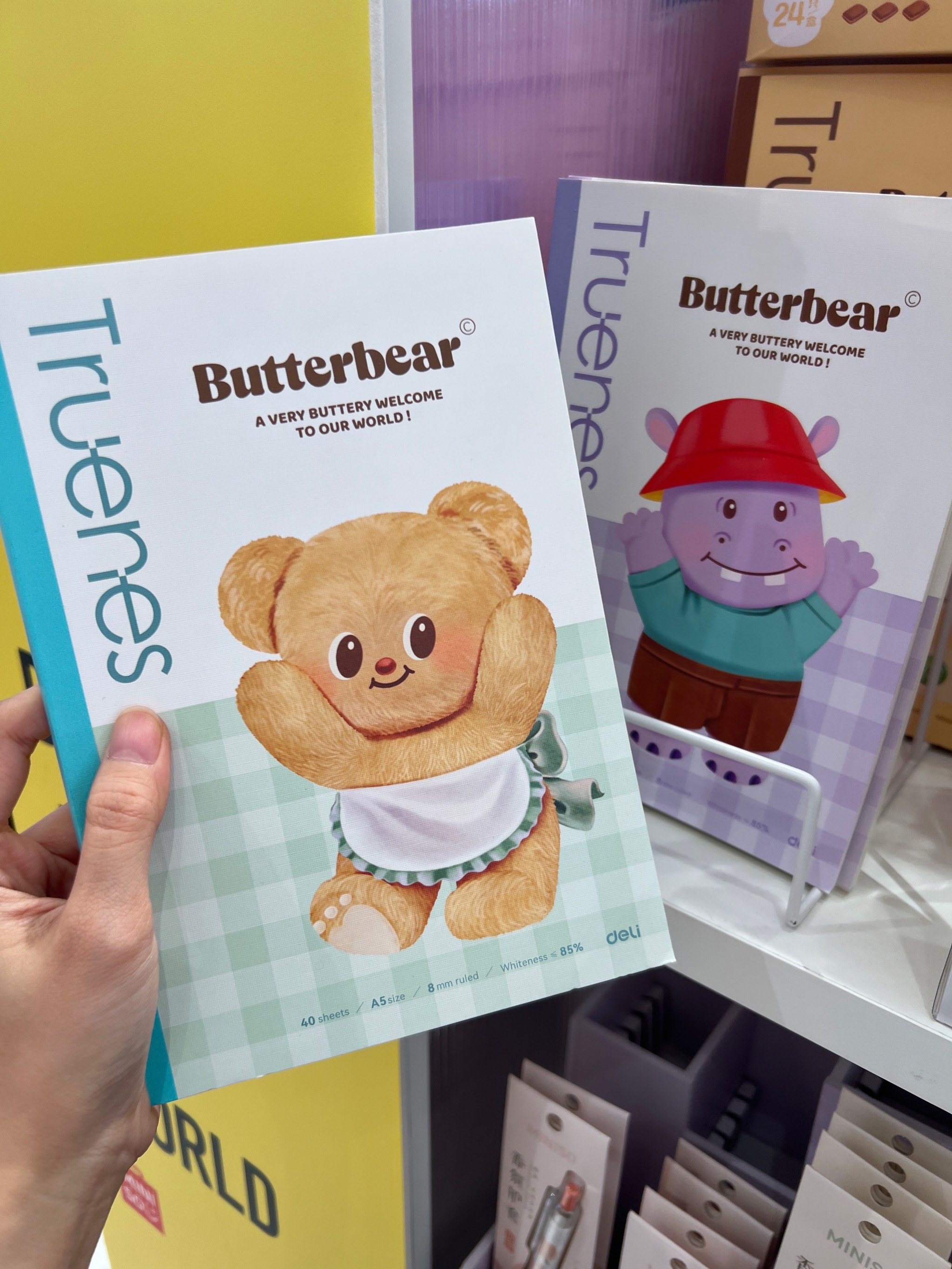 爱玛科技联名黄油小熊发布新品电动两轮车