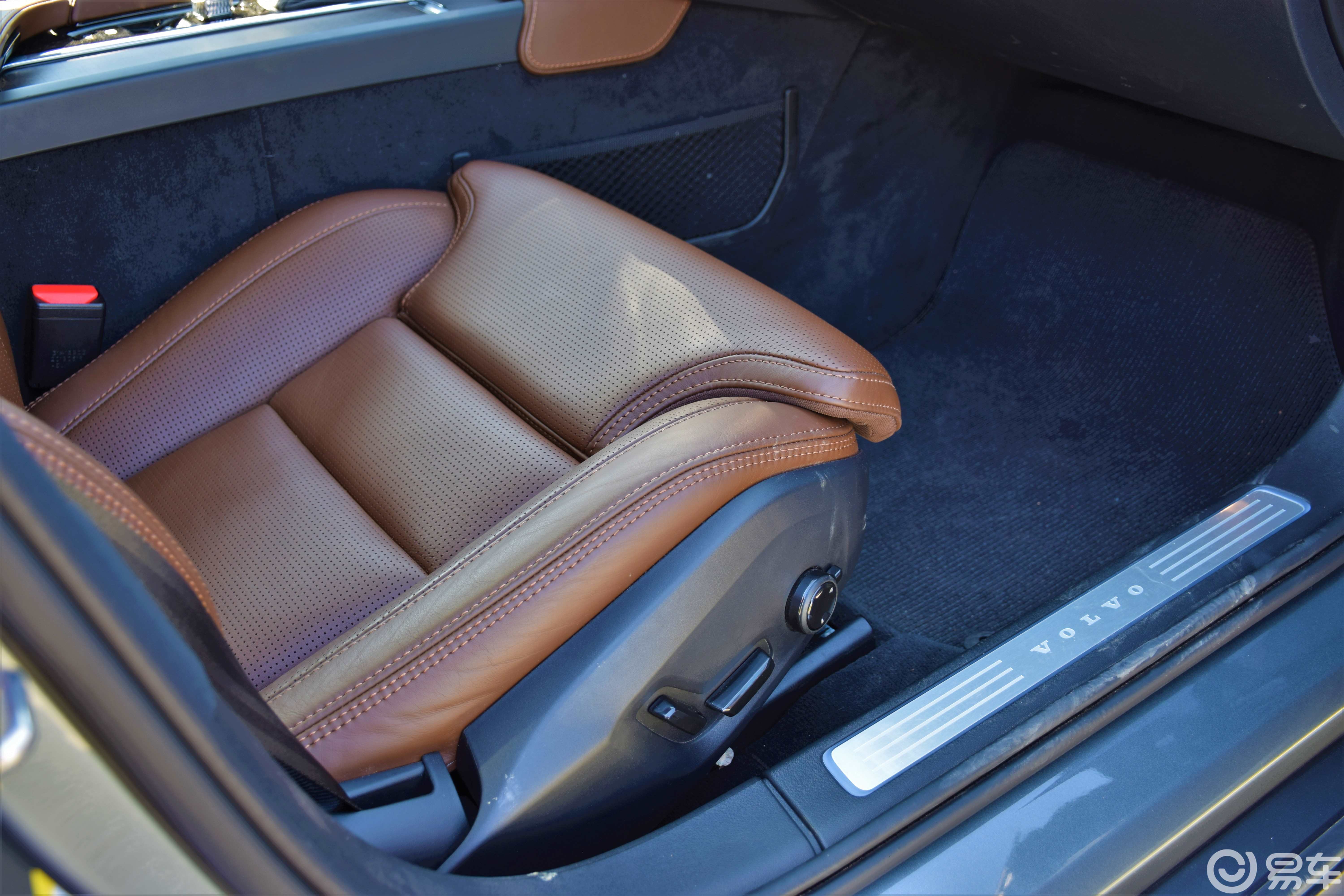 威奥股份获得发明专利授权：“一种商务区座椅升降扶手”