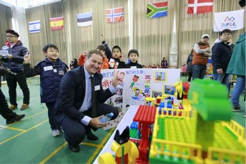 ST逸飞：直接及间接持有湖北荆楚人形机器人有限公司19.875%的股权