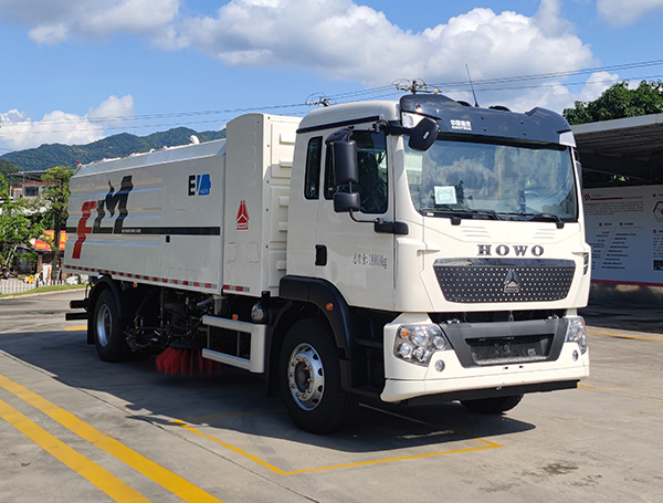 福龙马获得实用新型专利授权：“清扫车扫刷角度可调节装置”