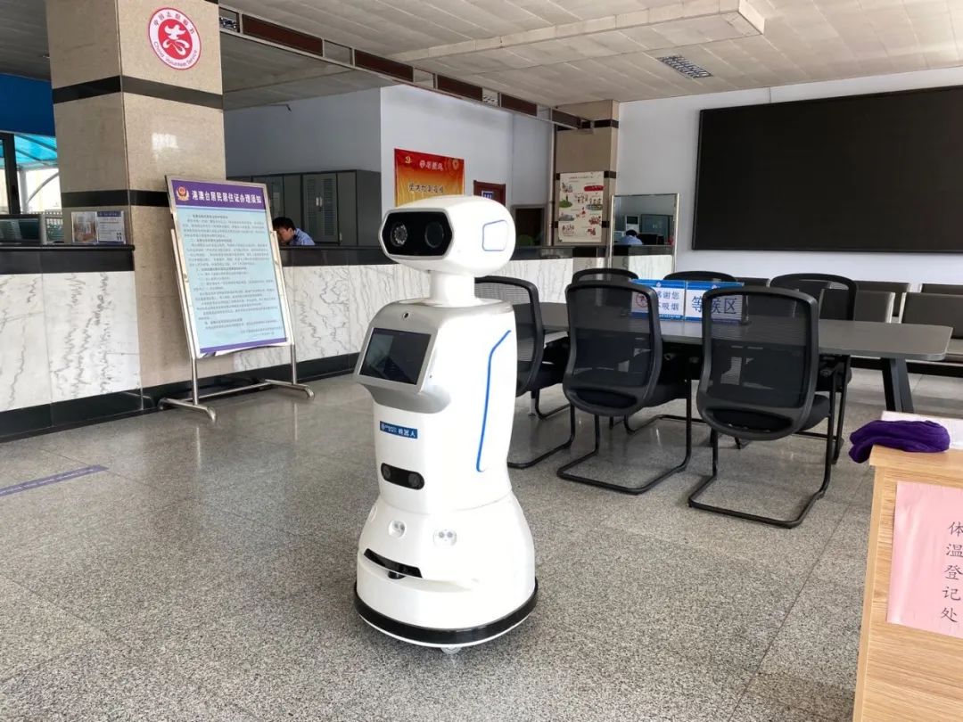 千寻位置携手国地中心发布首款“时空算力背包”，助力机器人从室内走向室外