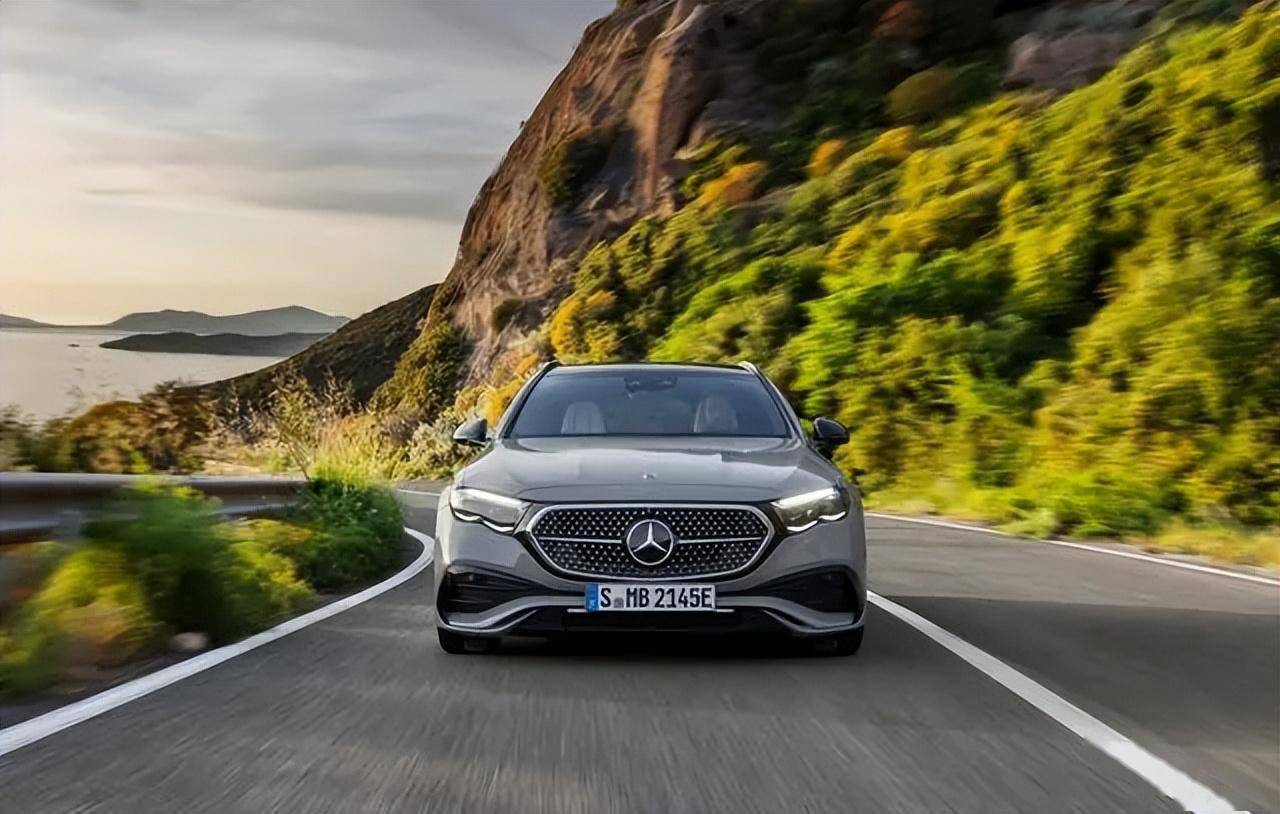 奔驰汽车金融2024年实现营收36.59亿元 净利17.89亿元