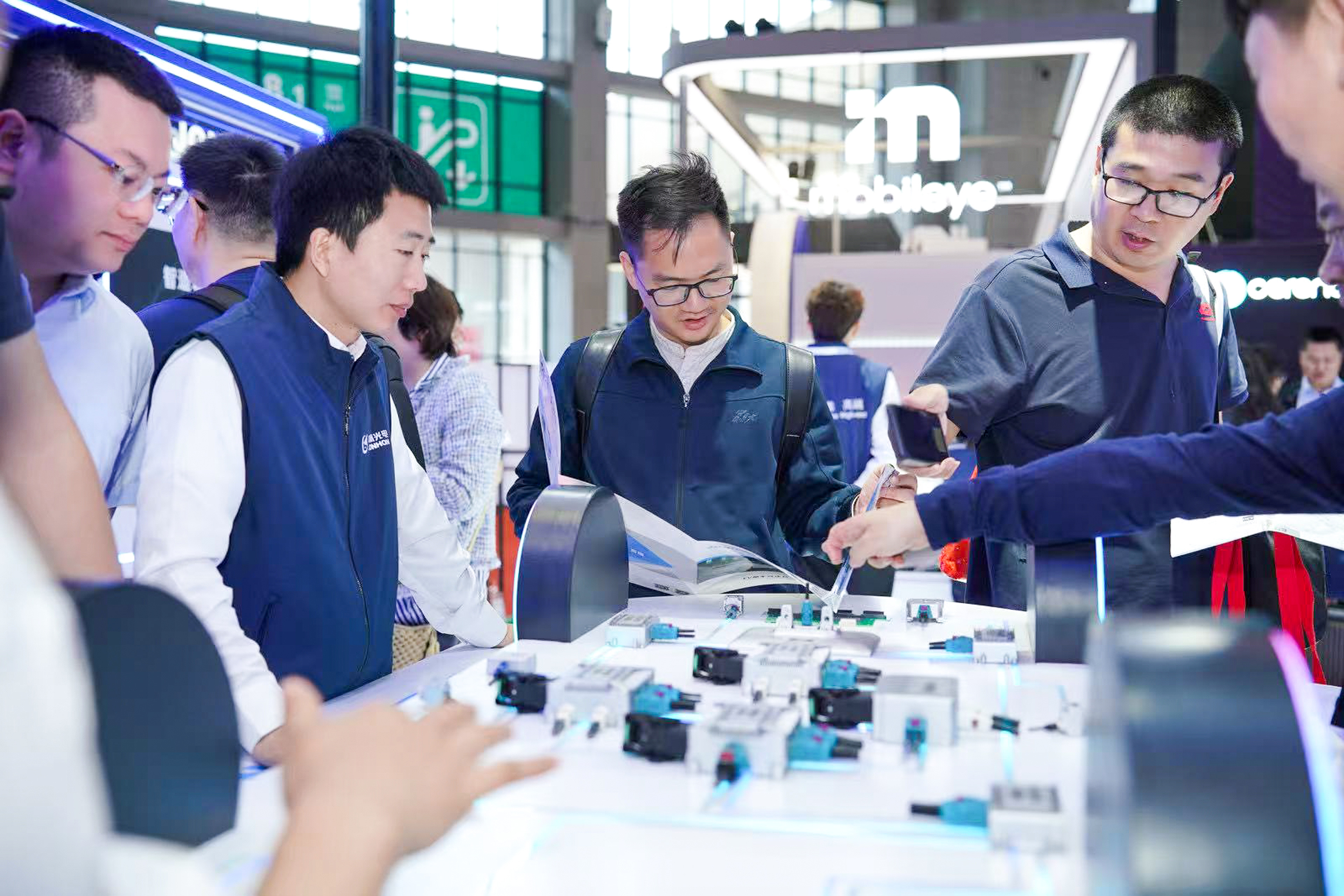 中航光电获得发明专利授权：“一种带旋转结构的正交连接器”