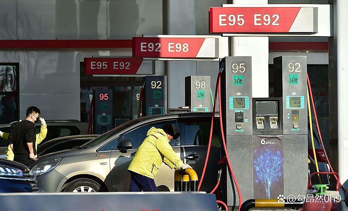 国内成品油价“三连涨” 机构：预计下一轮油价下调概率较大