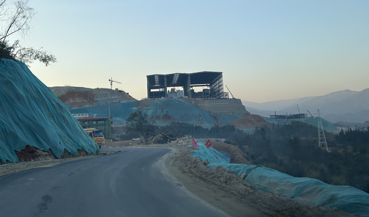 业绩“失色”但信心不减 锂矿企业变局中谋新局