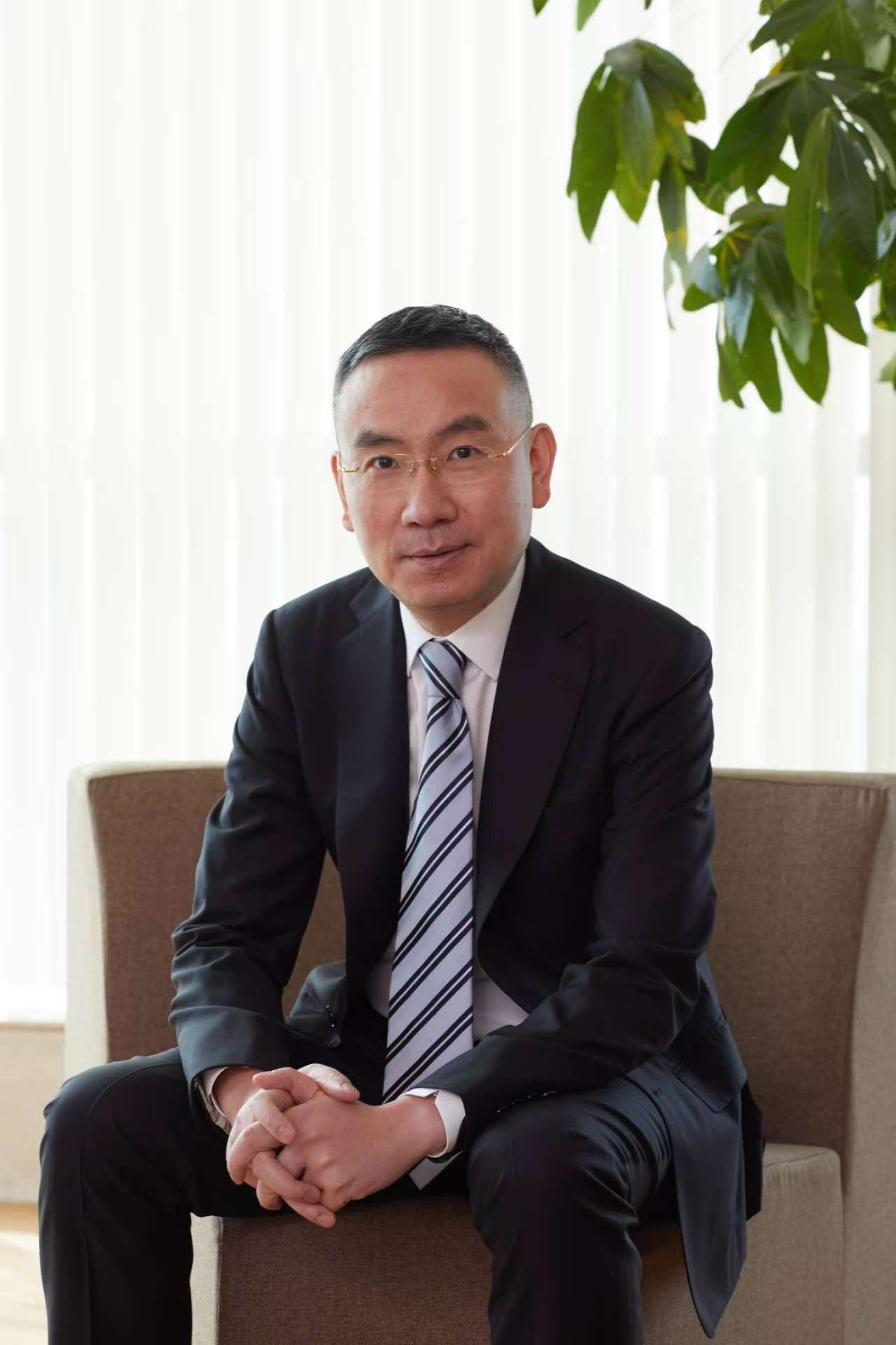 成都银行：董事长王晖辞任 提名黄建军任董事长