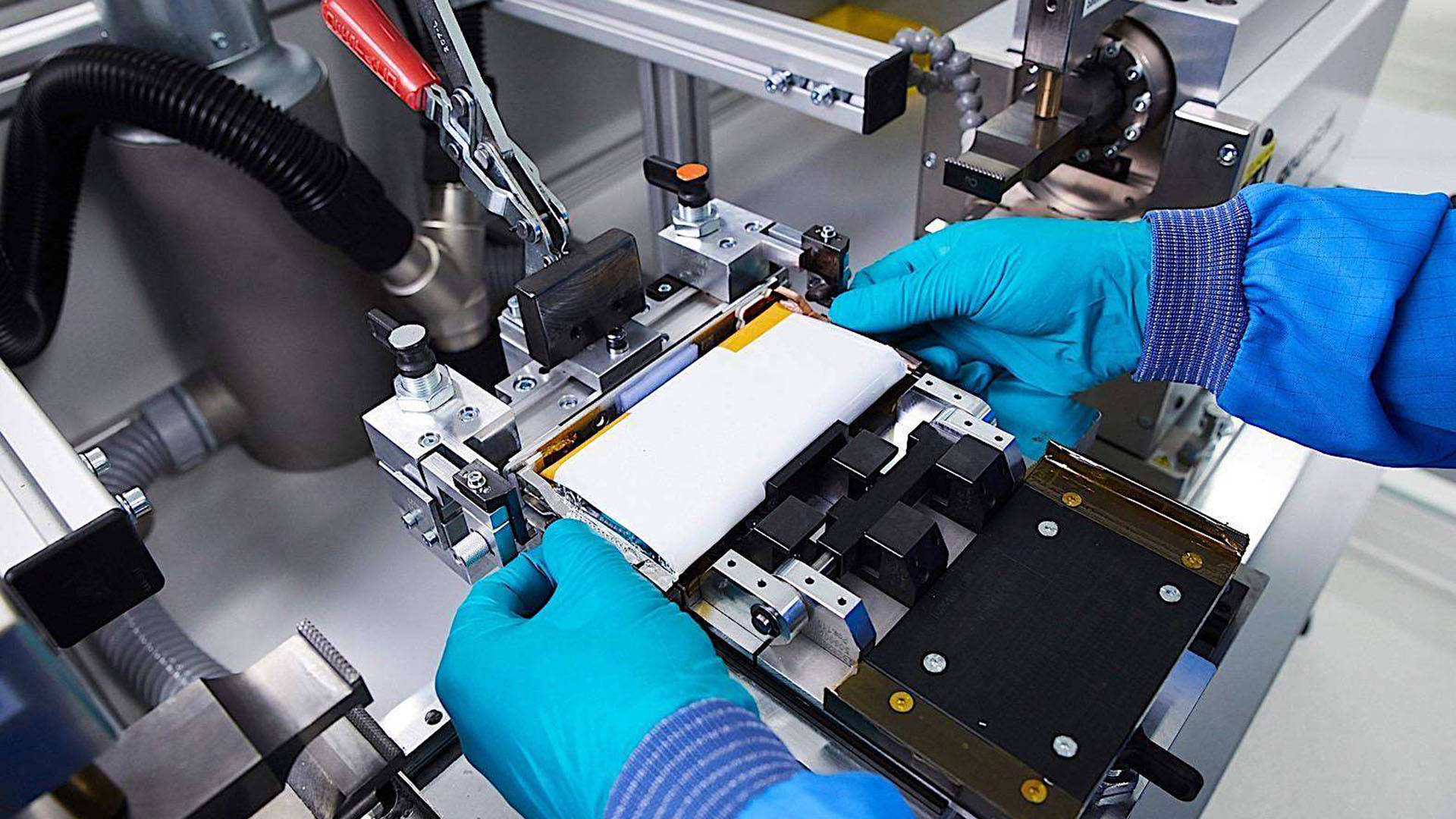 欧洲电池产业发展面临滞后困境