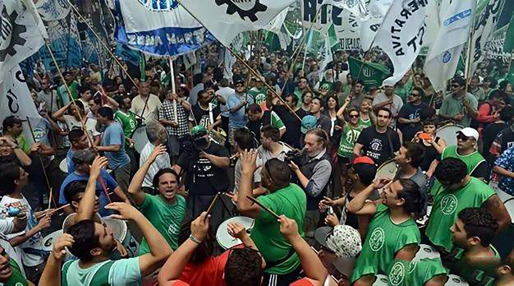 阿根廷执政党布省立法选举惨败，当地股债汇市狂飙