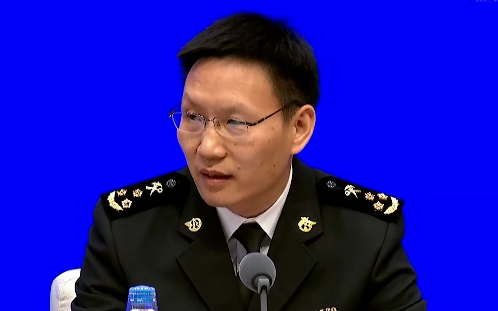 海关总署:今年前8个月我国货物贸易进出口增长3.5%