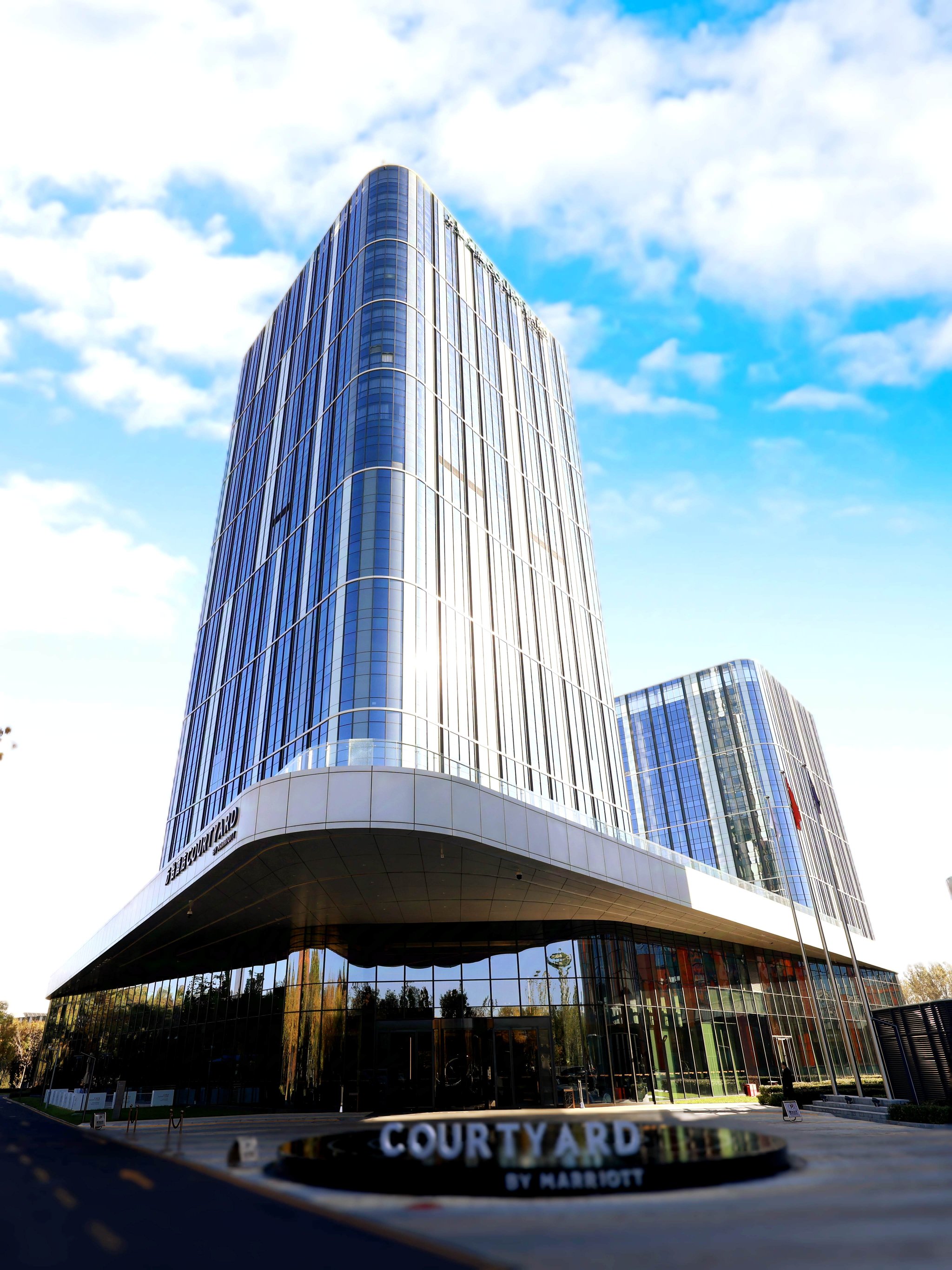 京能置业发行5亿元中期票据，利率2.18%