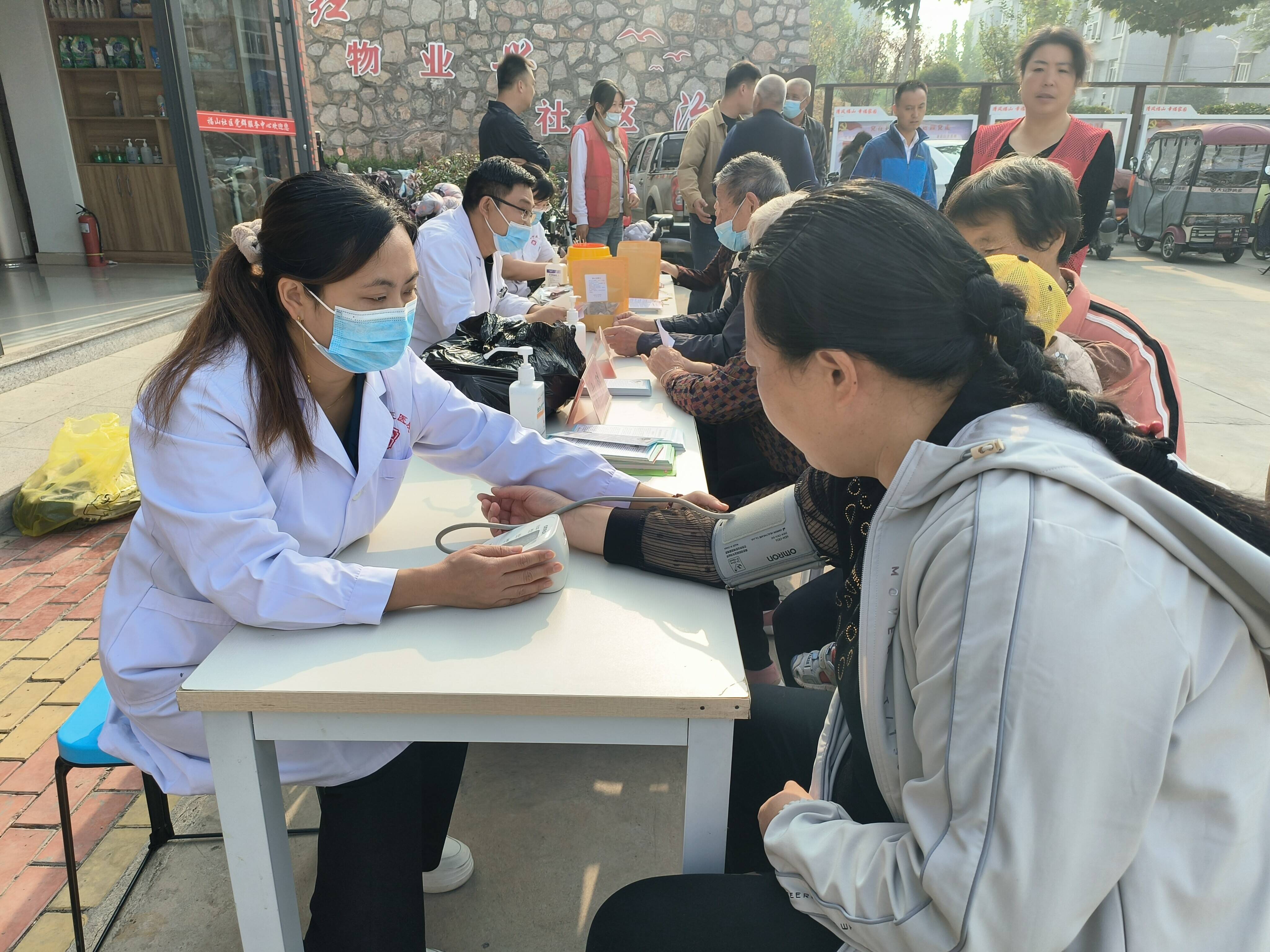 中国驻马里使馆举办义诊活动