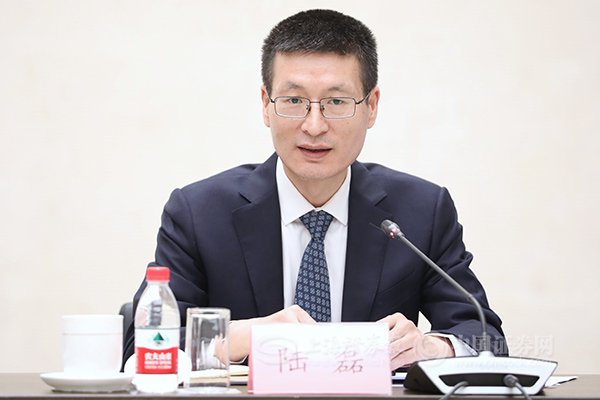 金融监管总局副局长付万军：将指导金融行业多出让消费者看得见、摸得着、得实惠举措