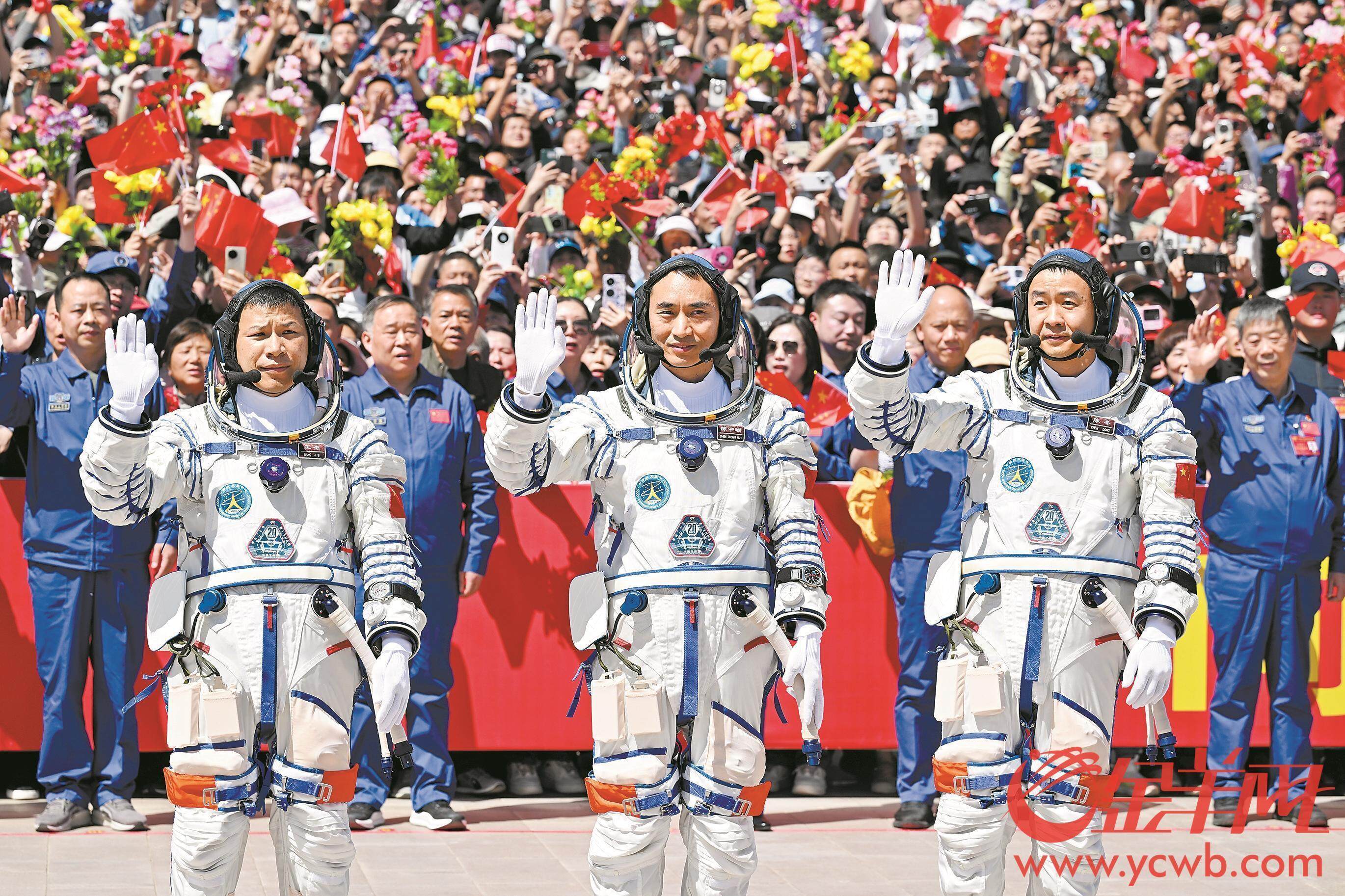 神舟二十一号载人飞船与空间站组合体完成自主快速交会对接