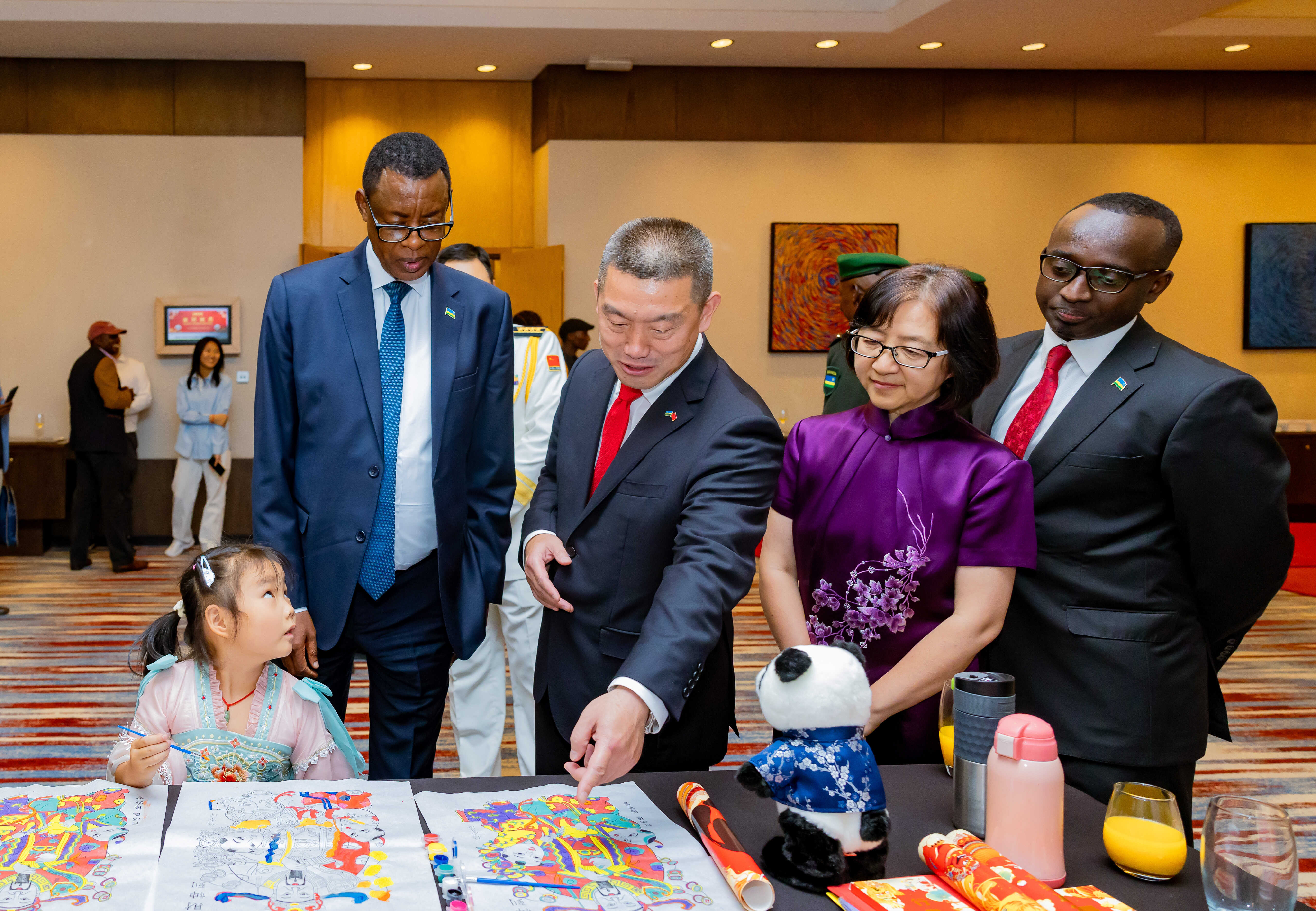 驻毛里塔尼亚使馆举办迎送中国援毛医疗队招待会