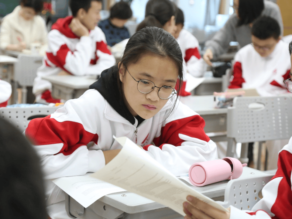 Palantir认为上大学可能是一种浪费，所以它正在招聘高中毕业生