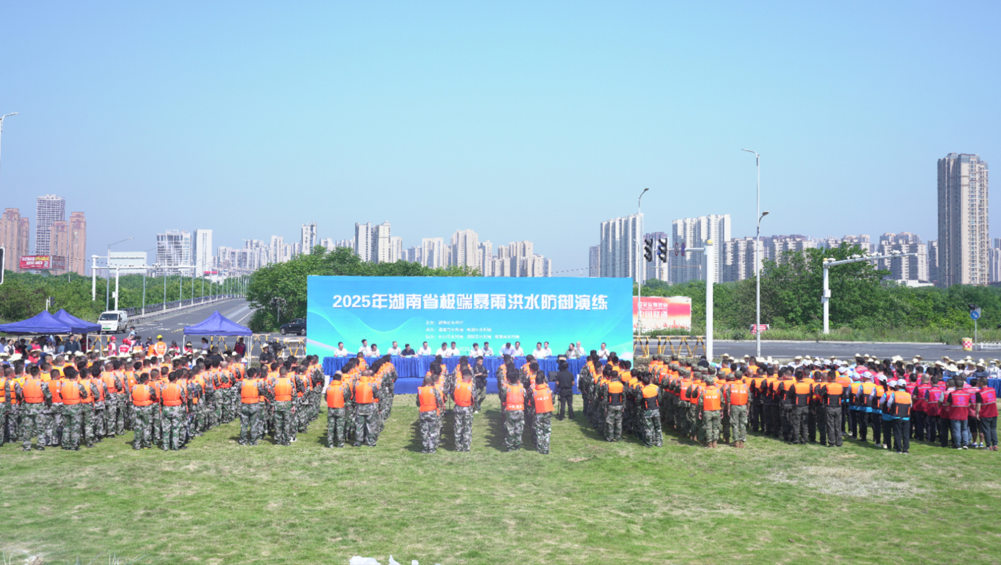 多地遭暴雨袭击 银行机构全力支持防汛救灾