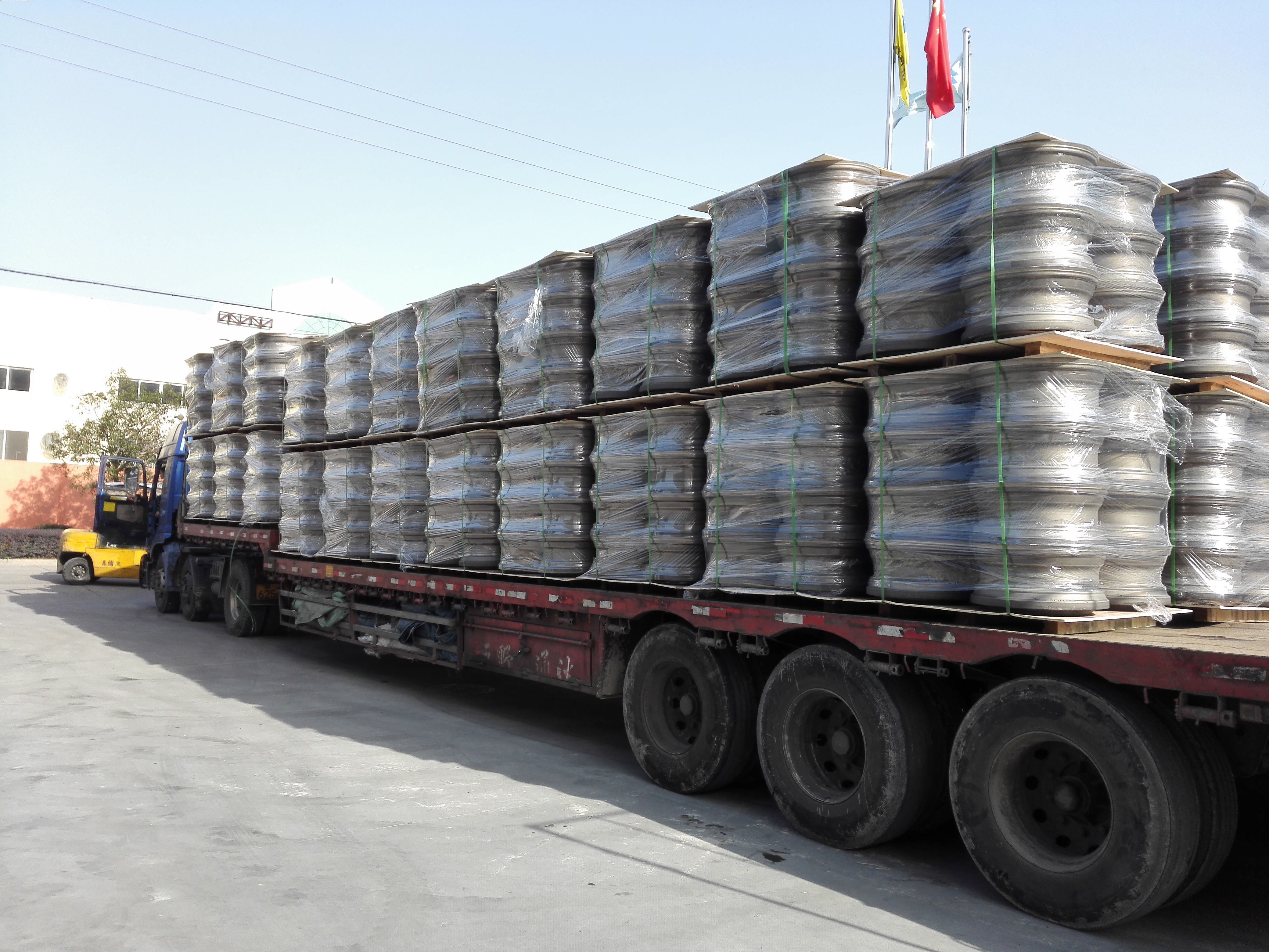 宏鑫科技：公司主营业务为汽车锻造铝合金车轮