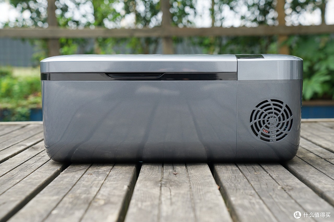 富信科技获得外观设计专利授权：“车载冰箱（1）”