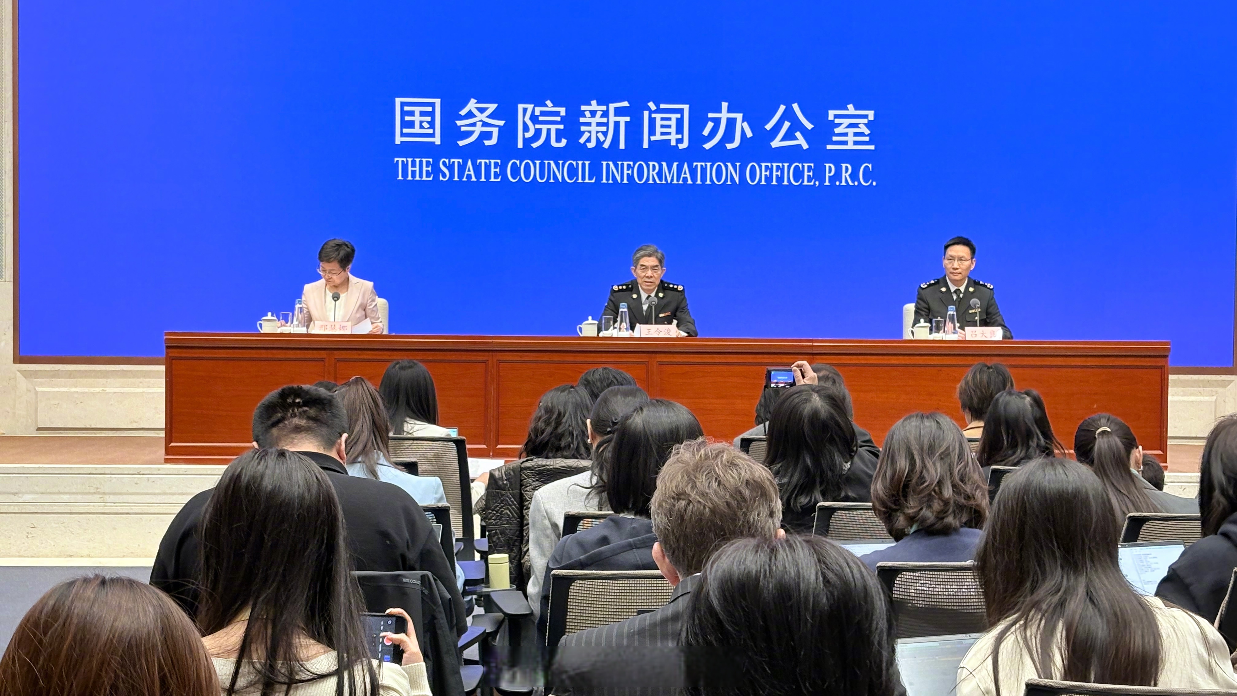 商务部新闻发言人就调整出口管制管控名单措施答记者问