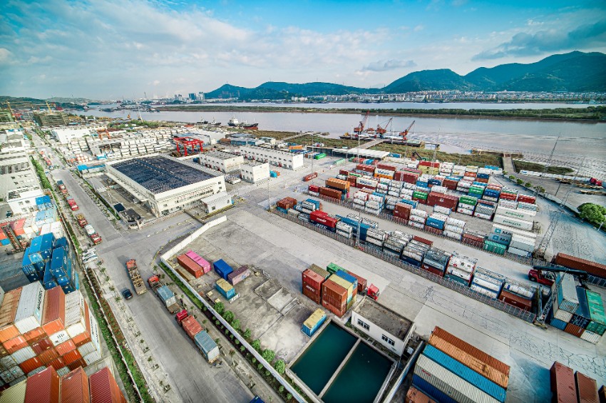 合金投资：积极拓展新能源运输及物流业务