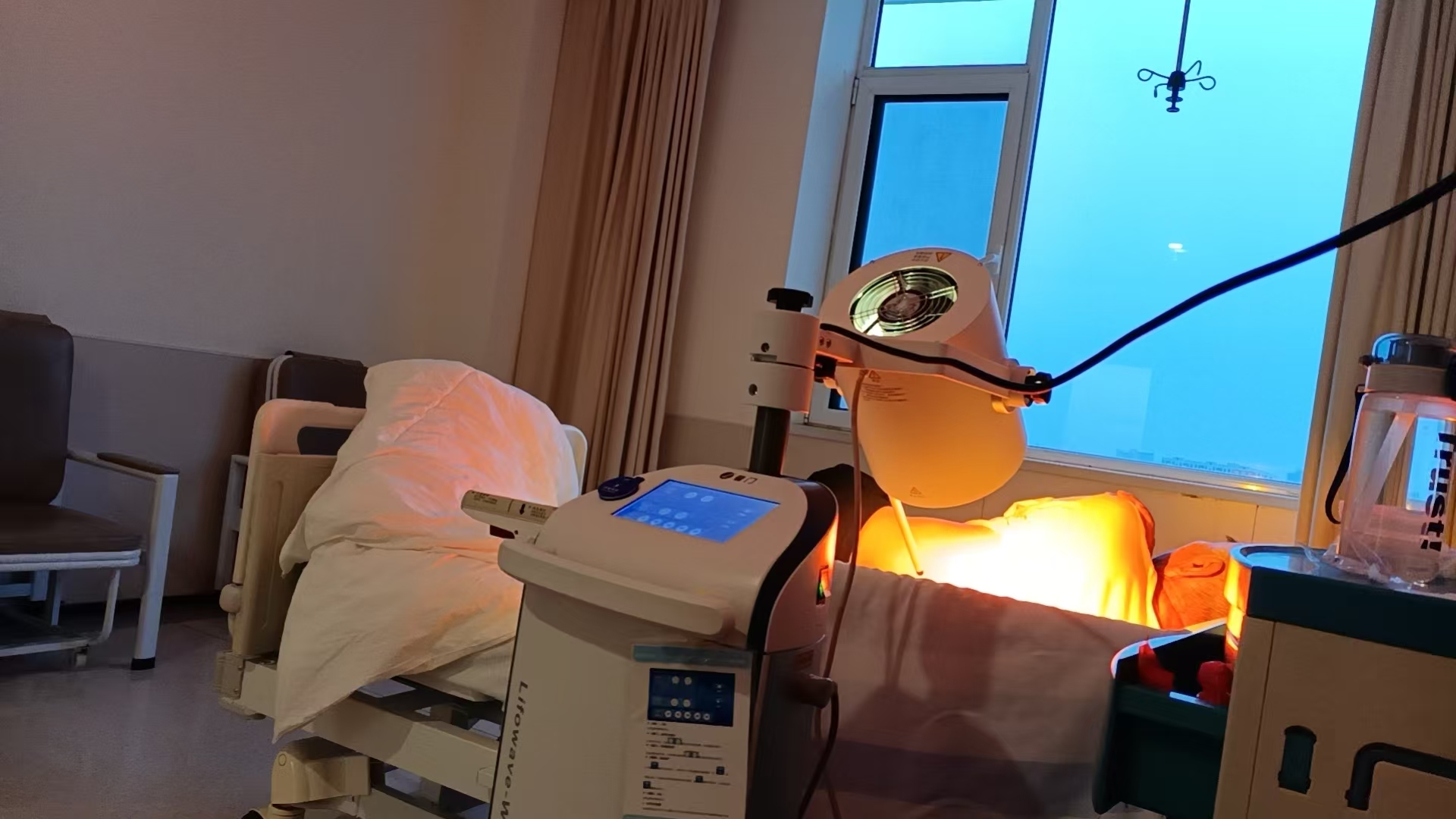 融捷健康：人机交互功能在远外红理疗房初步实现