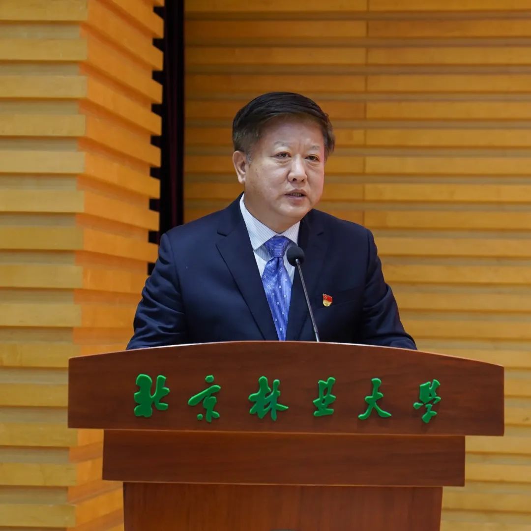 加兹瓦尼总统主持部长理事会审议通过多项重要法案和法令