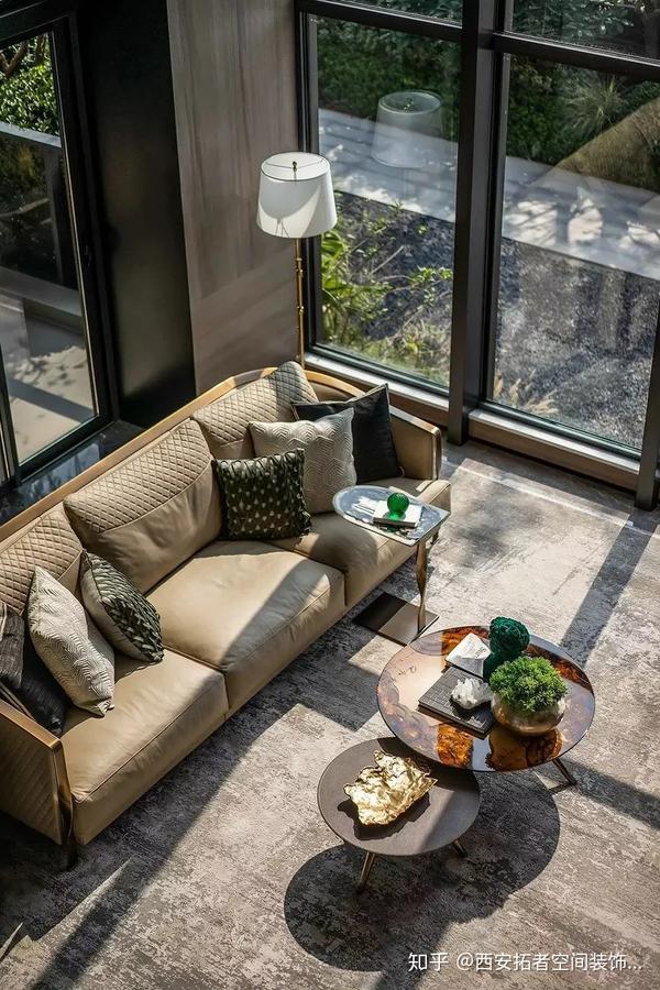 烟火气里的共鸣，揭秘《家里家外2》热播背后的平台逻辑与人文温度