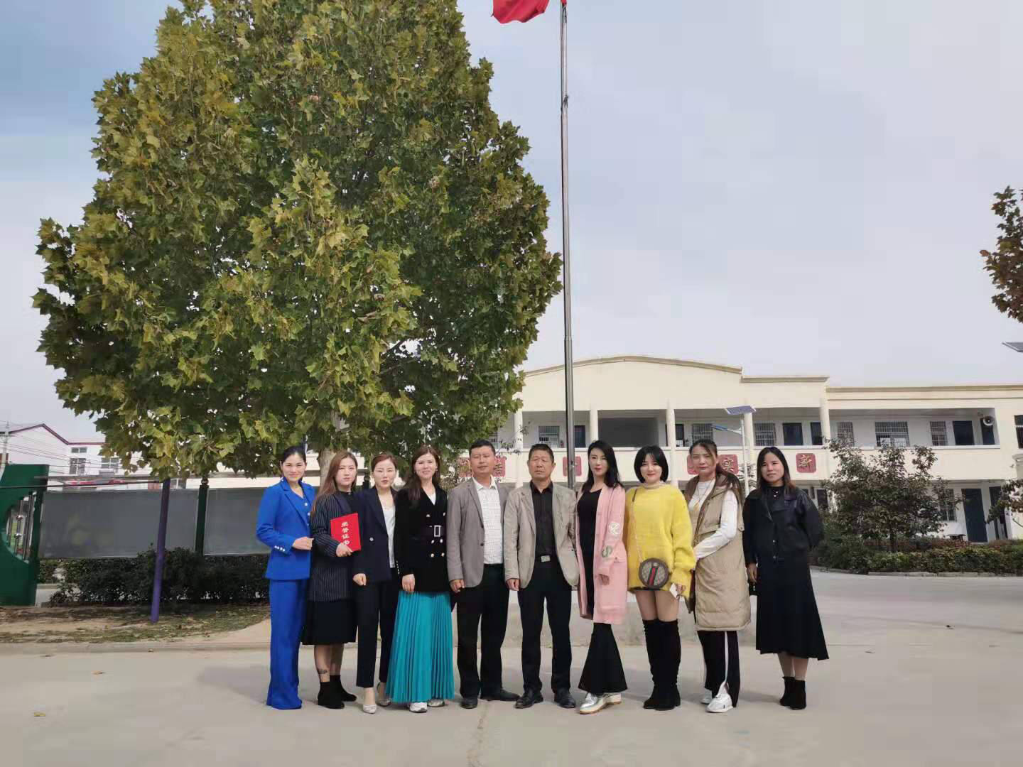 佳缘科技(301117.SZ)：董事长王进解除责令候查