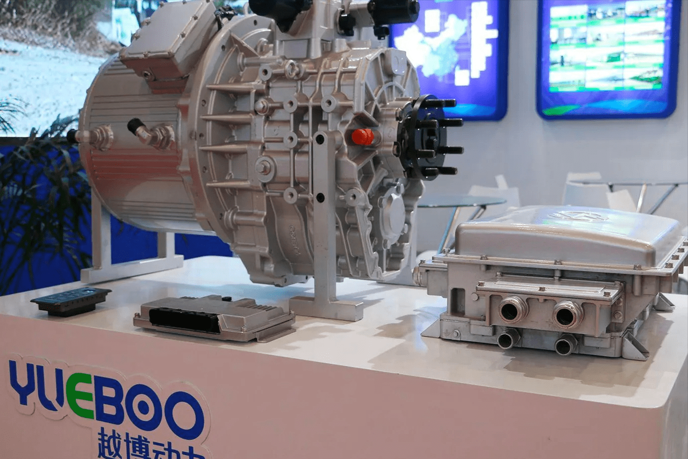 国新能源(600617.SH)：董事贾晨菲辞职